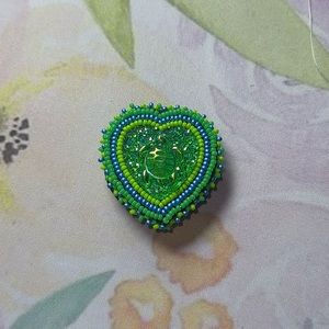 Beaded popsocket with matching (2 diff lengths) earrings!